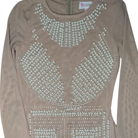 COCKTAIL DRESS WITH PEARL/MESH DETAILS(VERY UNIQUE) - Picture 2 of 7